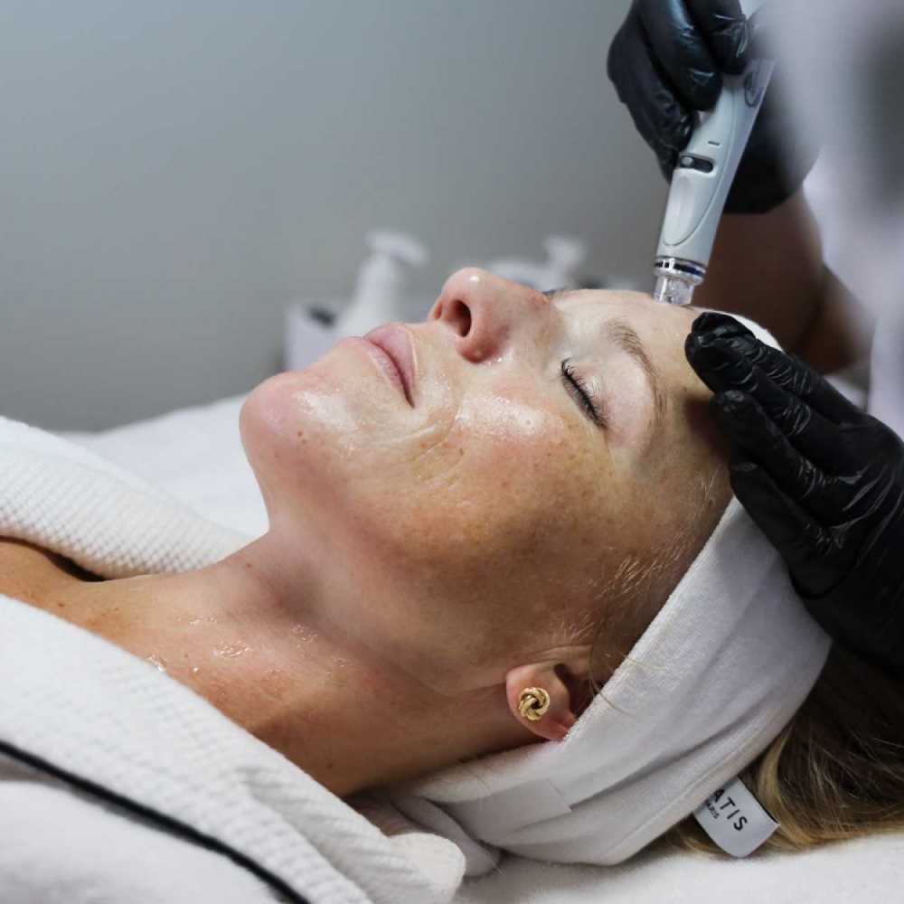 Expert Facial Services at Tara Rose Salon